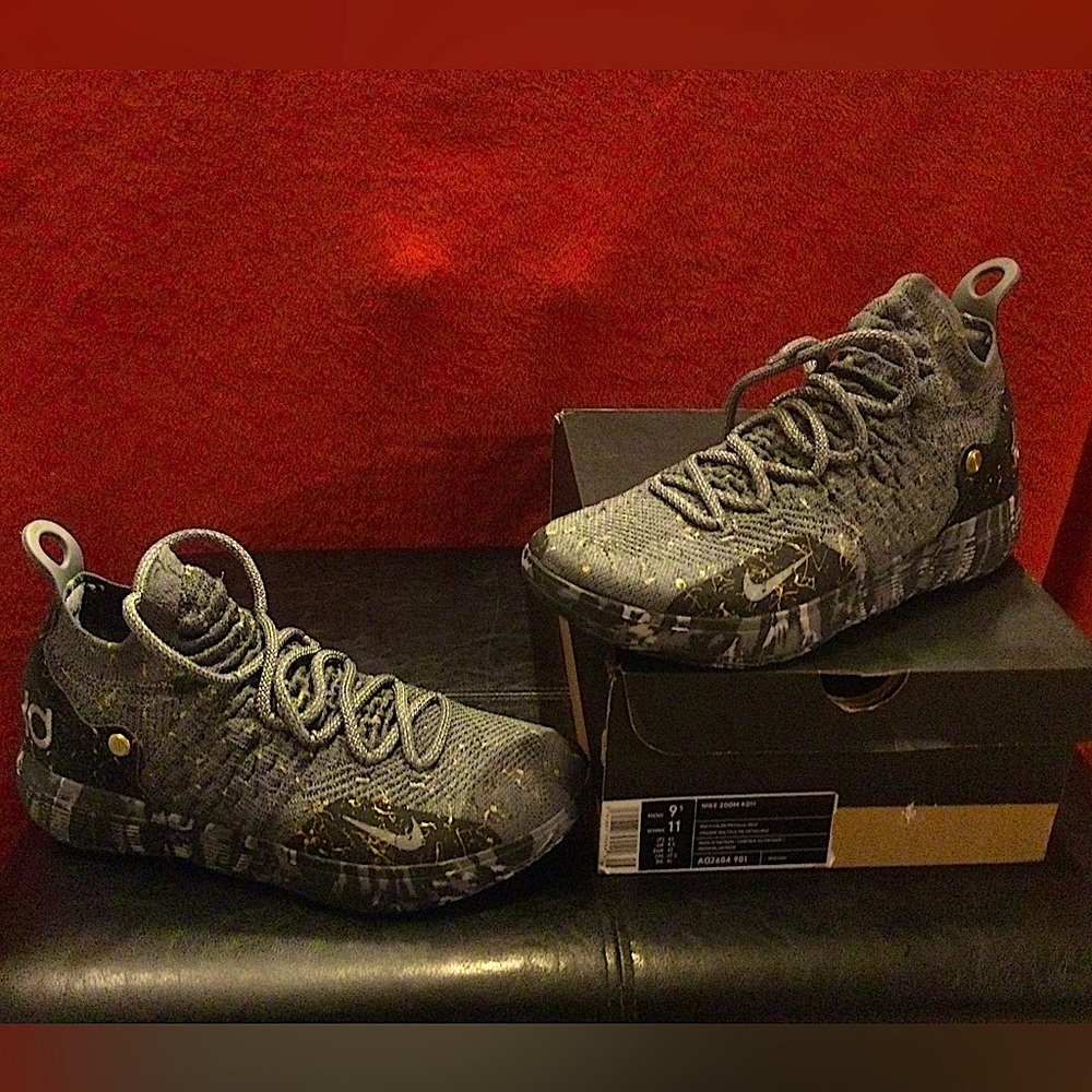 Nike Zoom KD 11 size 9.5